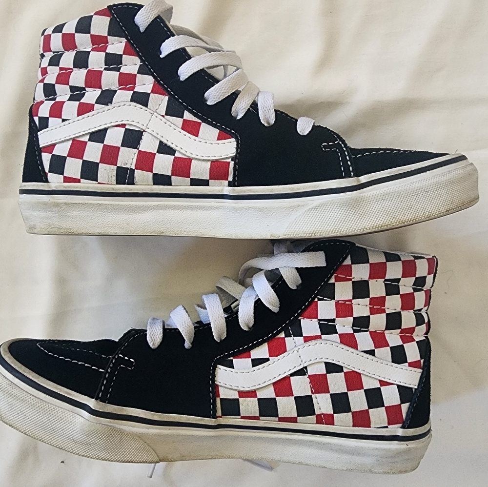 Kids Van's size 5.5 checkered red /white /black  excellent condition